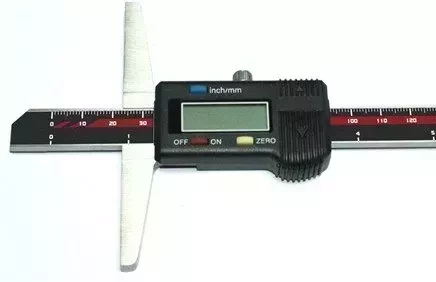 Digitální hloubkoměr, číslicový krok 0,01 mm